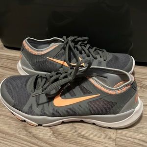 Nikes women shoes